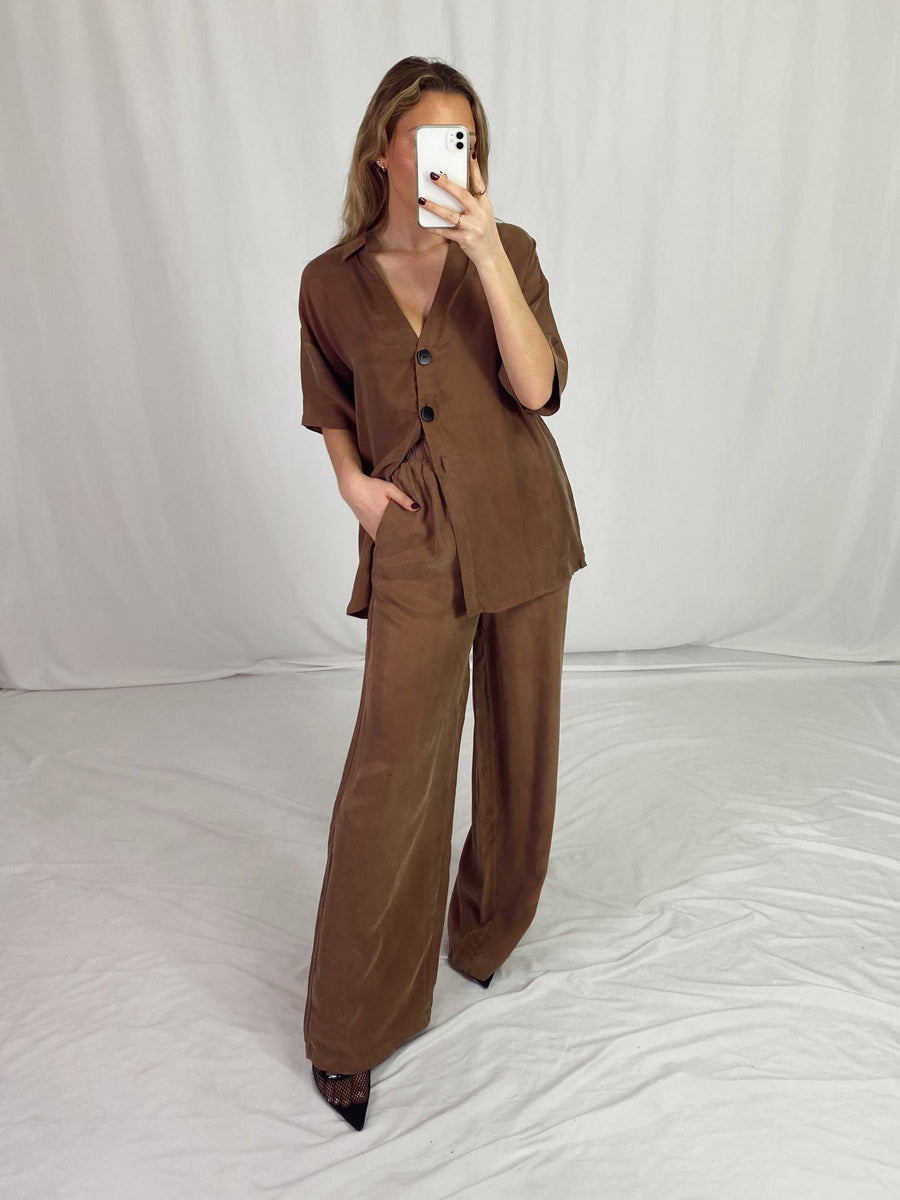 Staple the Label - Finn Cupro Relaxed Pants in Mocha