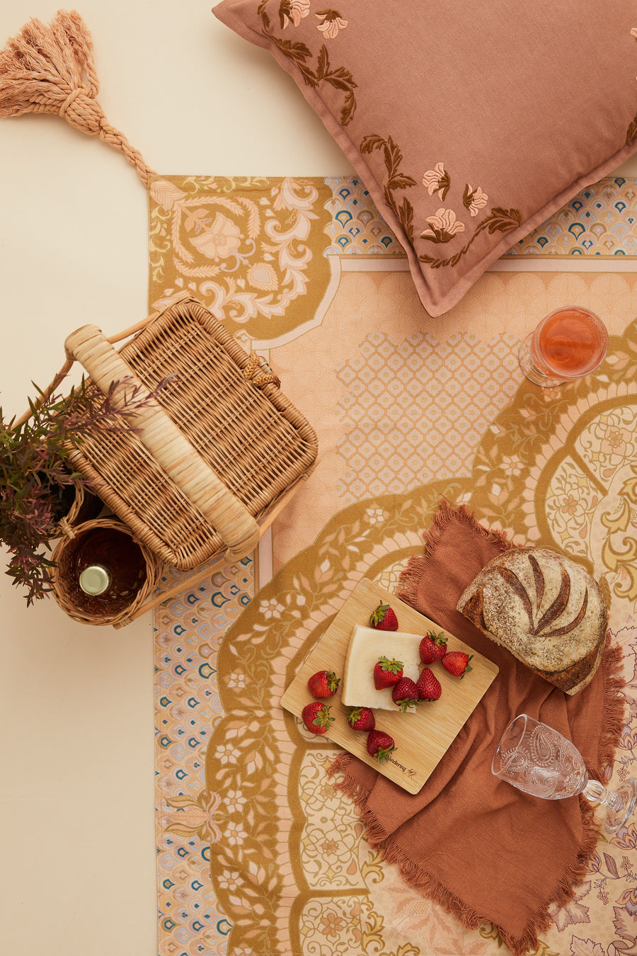 Wandering Folk - Lovers Picnic Basket