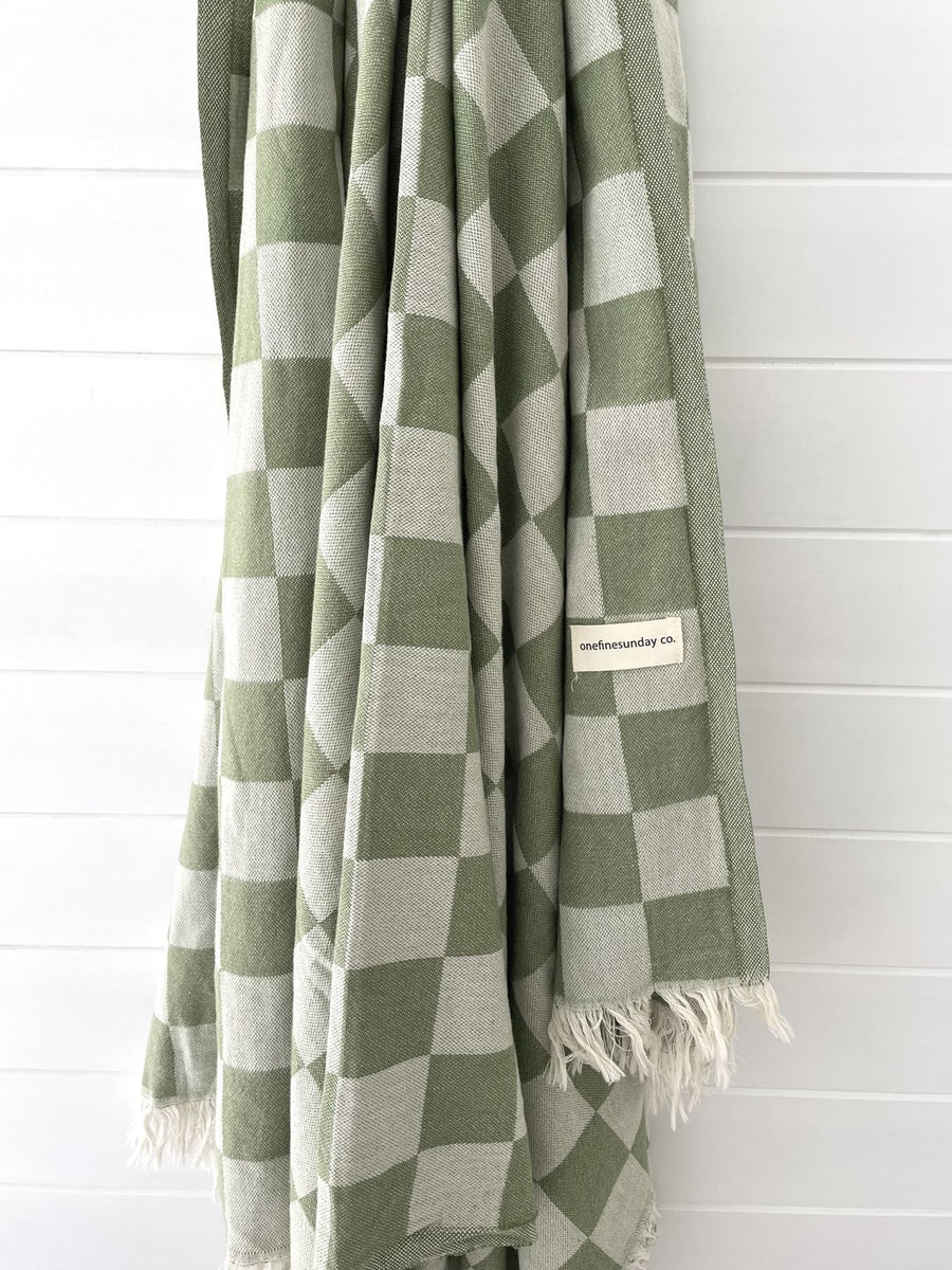 Onefinesunday Co - Xl Checker Towel in Pistachio