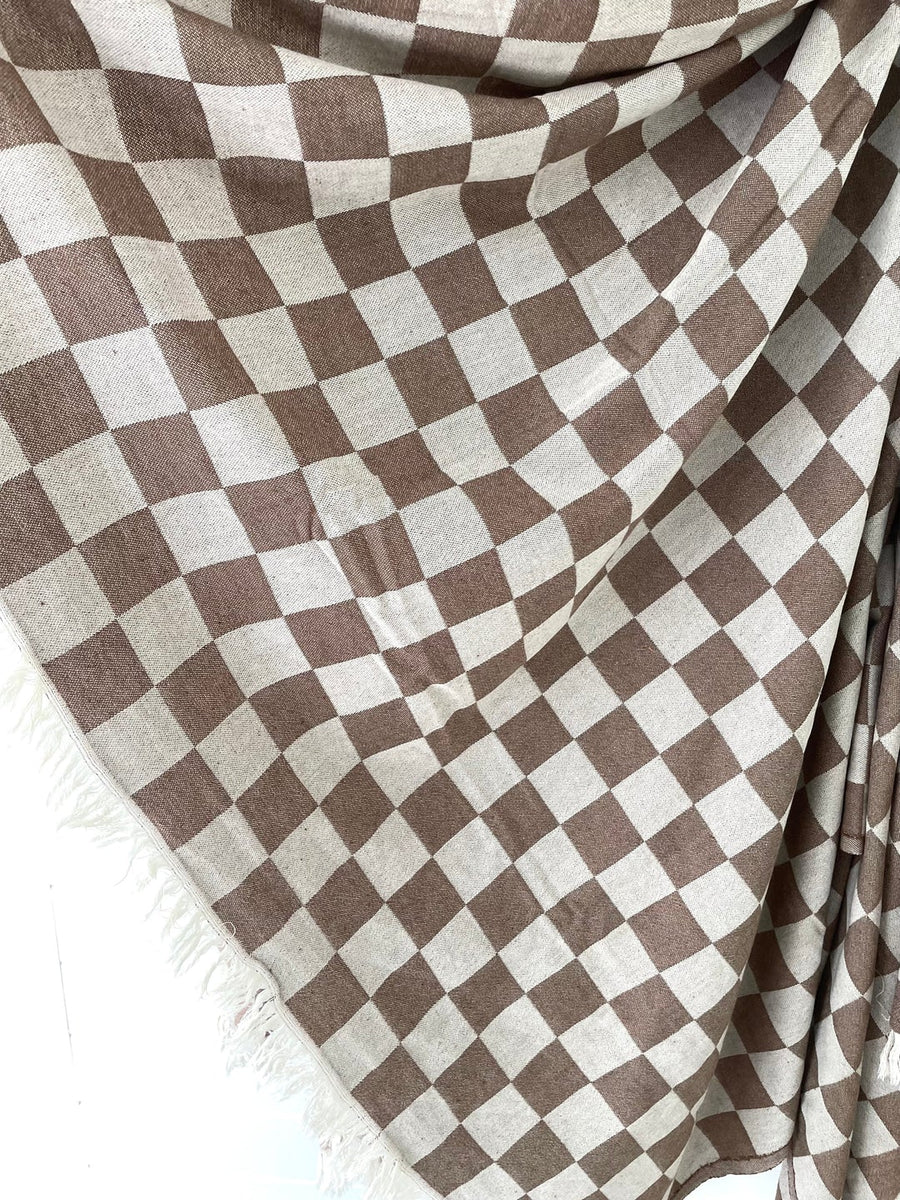 Onefinesunday Co - Xl Checker Towel in Retro Brown