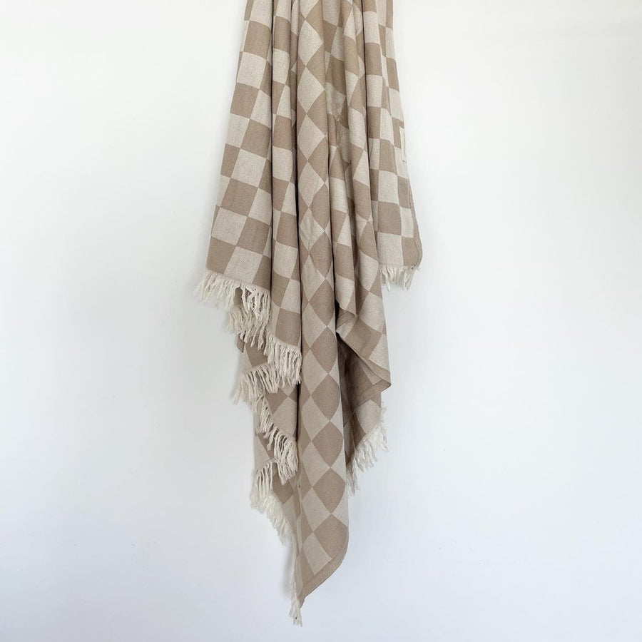 Onefinesunday Co - Xl Checker Towel in Tan