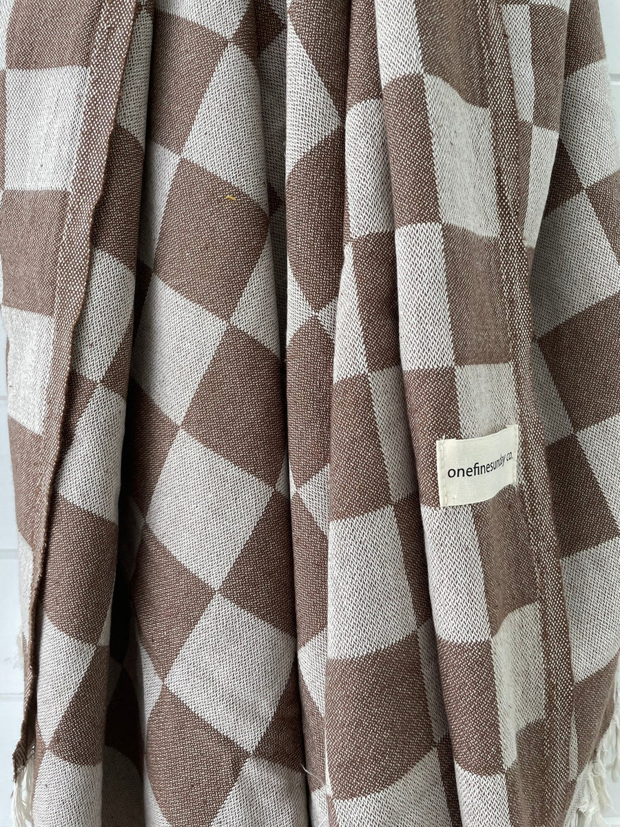 Onefinesunday Co - Xl Checker Towel in Retro Brown